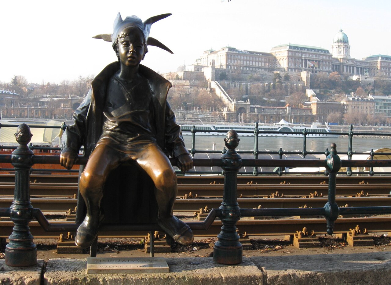 Little Princess statue - Wikipedia